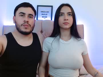 couple Pussy Cam Girls with moonbrunettee